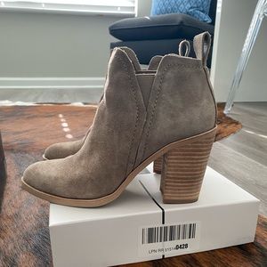 Dolce Vita Simone boot in dark taupe suede